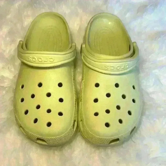 Crocs Classic Clog In Celery Green Durable and Comfy Men Size 8 Women Size 10 - Picture 3 of 13